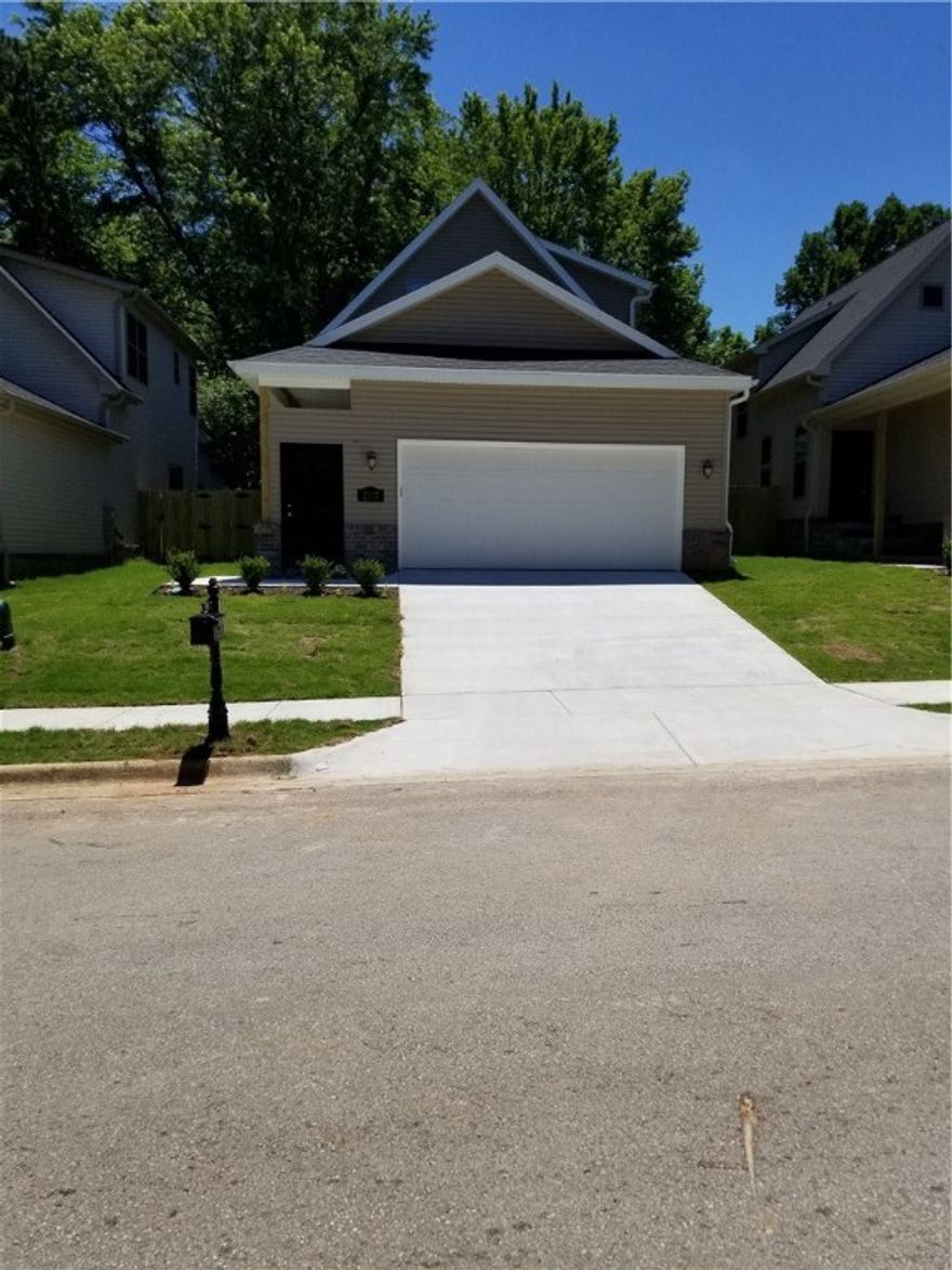 Nice home in Fayetteville, near campus! Home features 3 bedrooms, 3.5 baths, formal office/study room, granite countertops, tiled, wood floors & all appliances. Covered back patio for grilling and entertaining.