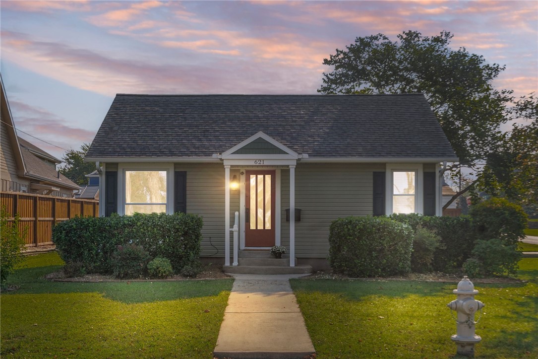 Step into warm charm and soulful living in the heart of Downtown Rogers. This 2-bedroom, 1-bathroom home rests on a spacious corner lot, blending privacy with easy access to local delights. Newly refinished oak floors flow throughout, complemented by nostalgic mid-century details that exude timeless comfort. Fresh interior paint and a remodeled bathroom add modern flair, while updated vinyl double-hung windows flood the space with natural light, creating a cozy, inviting glow. Thoughtful updates merge seamlessly with the homeās unique character, making this Downtown Rogers gem a true treasure brimming with personality and heart.
