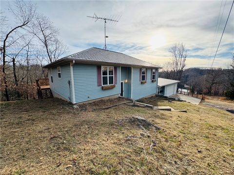 Photo of 51 NW Ridge Drive, Eureka Springs, AR 72631 (MLS # 1331498)