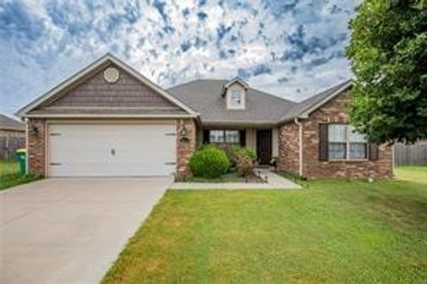 Photo of 1250 Lariat Drive, Centerton, AR 72719 (MLS # 1330693)
