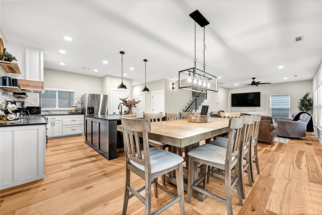 Subdivision: 21-16-30 FAYETTEVILLE OUTLO - Residential Lease