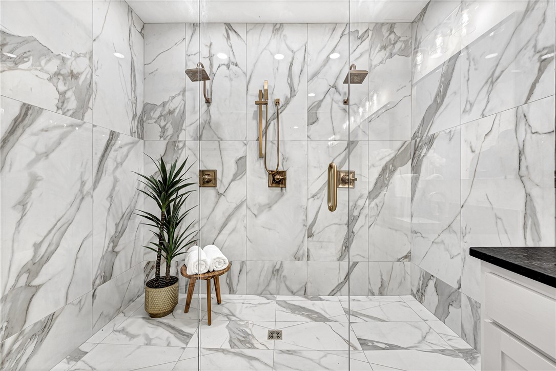 Subdivision: 21-16-30 FAYETTEVILLE OUTLO - Residential Lease