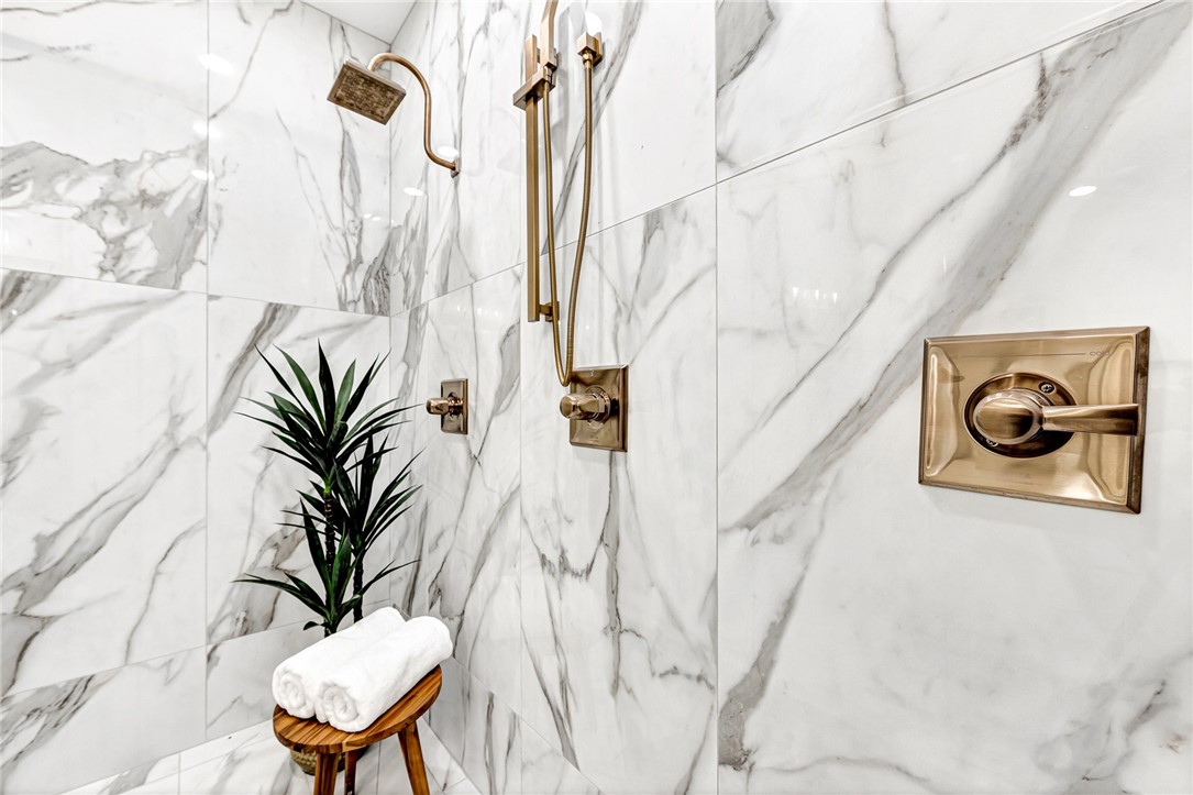 Subdivision: 21-16-30 FAYETTEVILLE OUTLO - Residential Lease