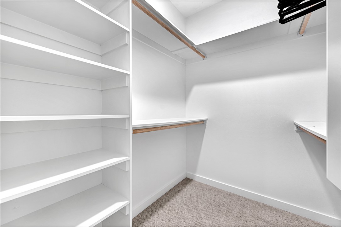 Subdivision: 21-16-30 FAYETTEVILLE OUTLO - Residential Lease