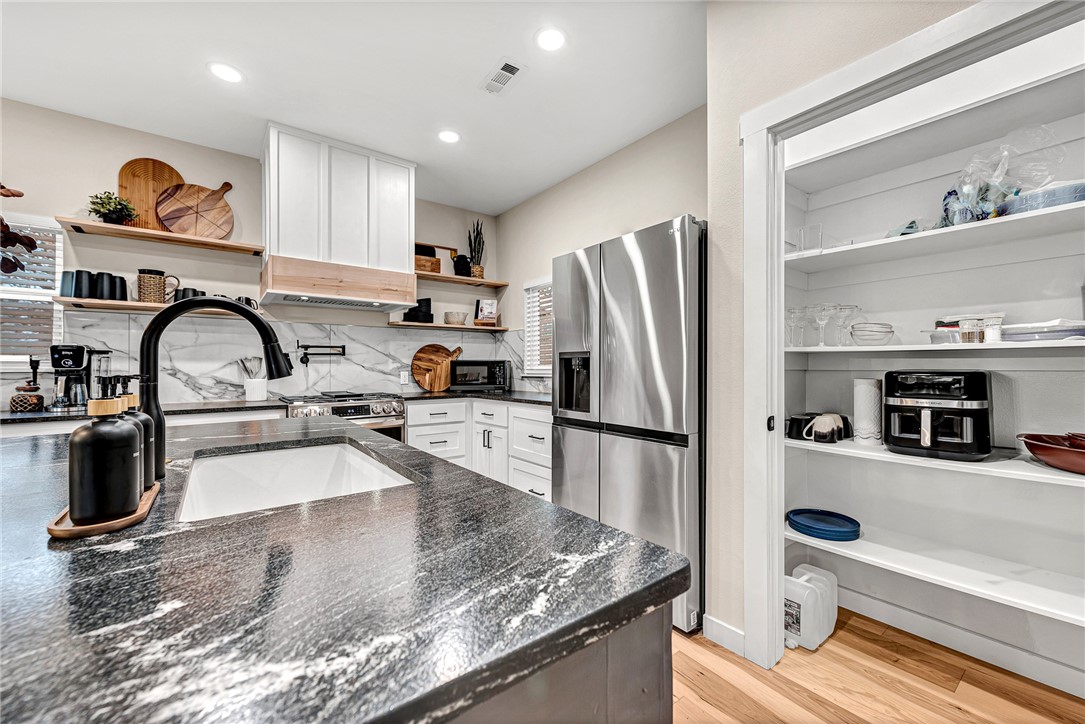 Subdivision: 21-16-30 FAYETTEVILLE OUTLO - Residential Lease