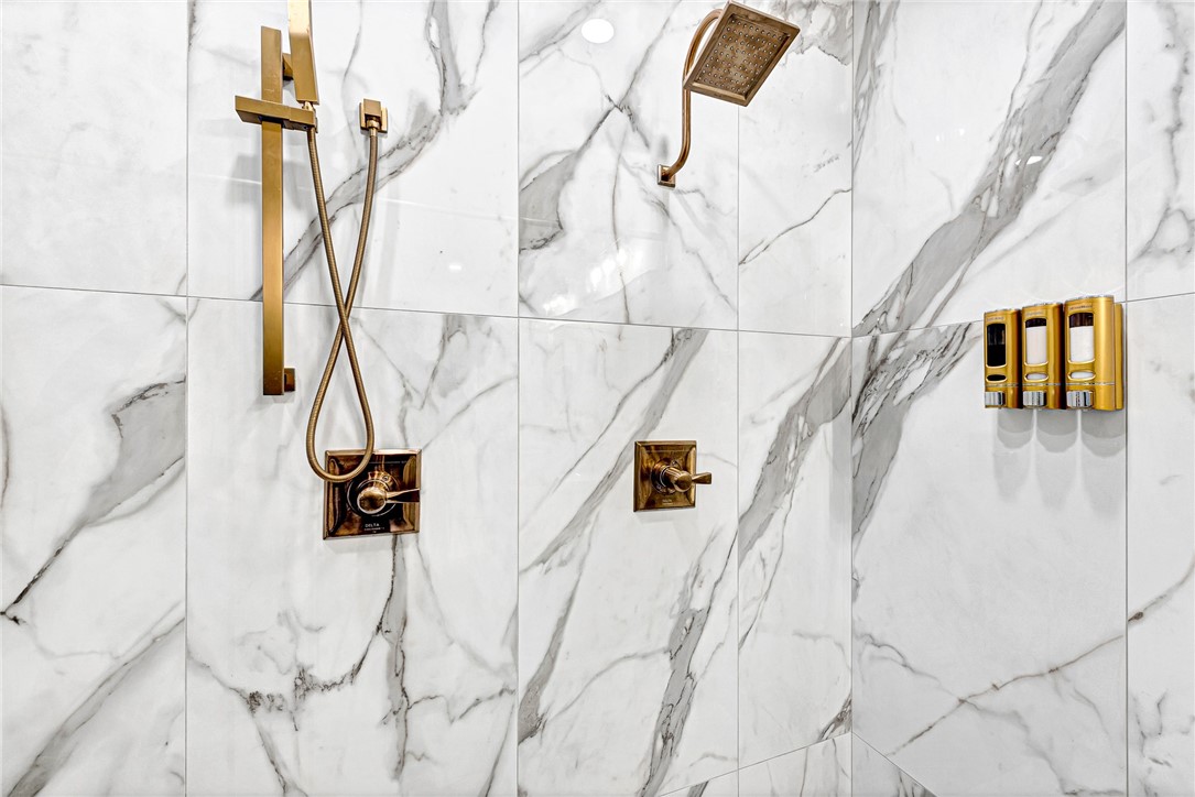 Subdivision: 21-16-30 FAYETTEVILLE OUTLO - Residential Lease