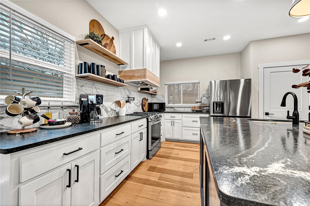 Subdivision: 21-16-30 FAYETTEVILLE OUTLO - Residential Lease