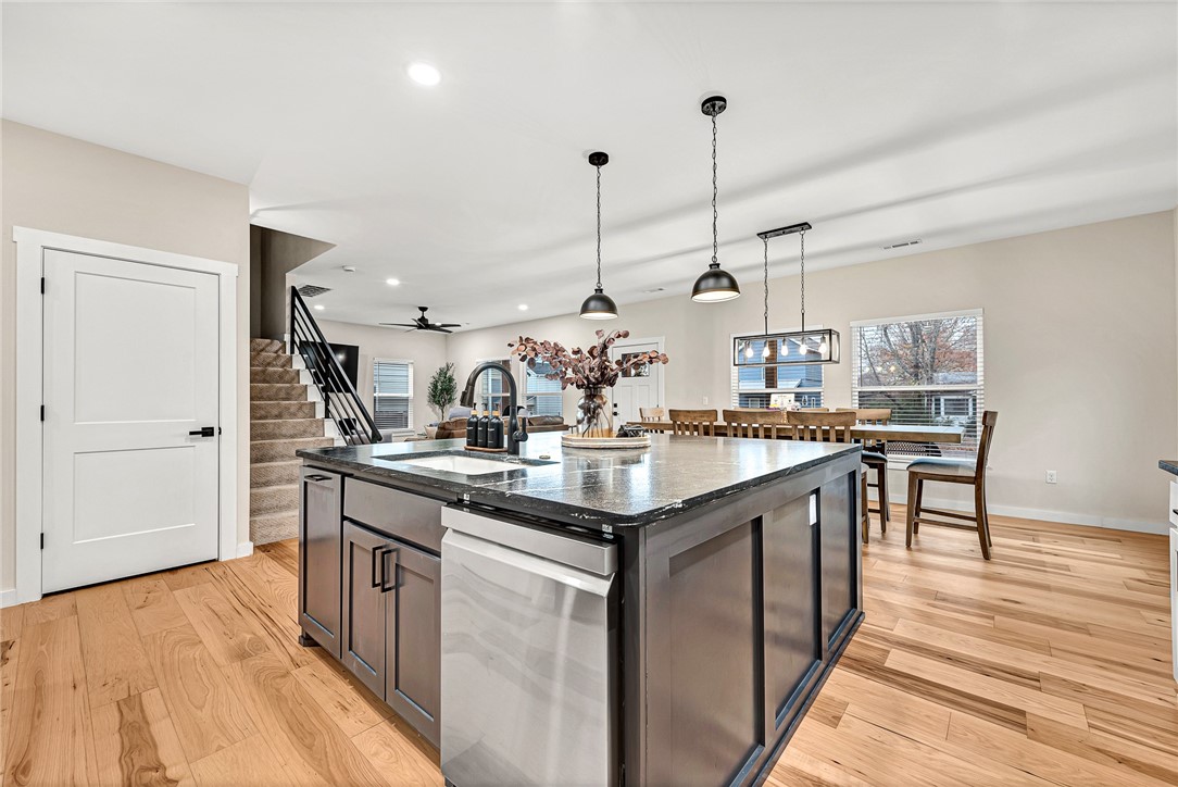 Subdivision: 21-16-30 FAYETTEVILLE OUTLO - Residential Lease