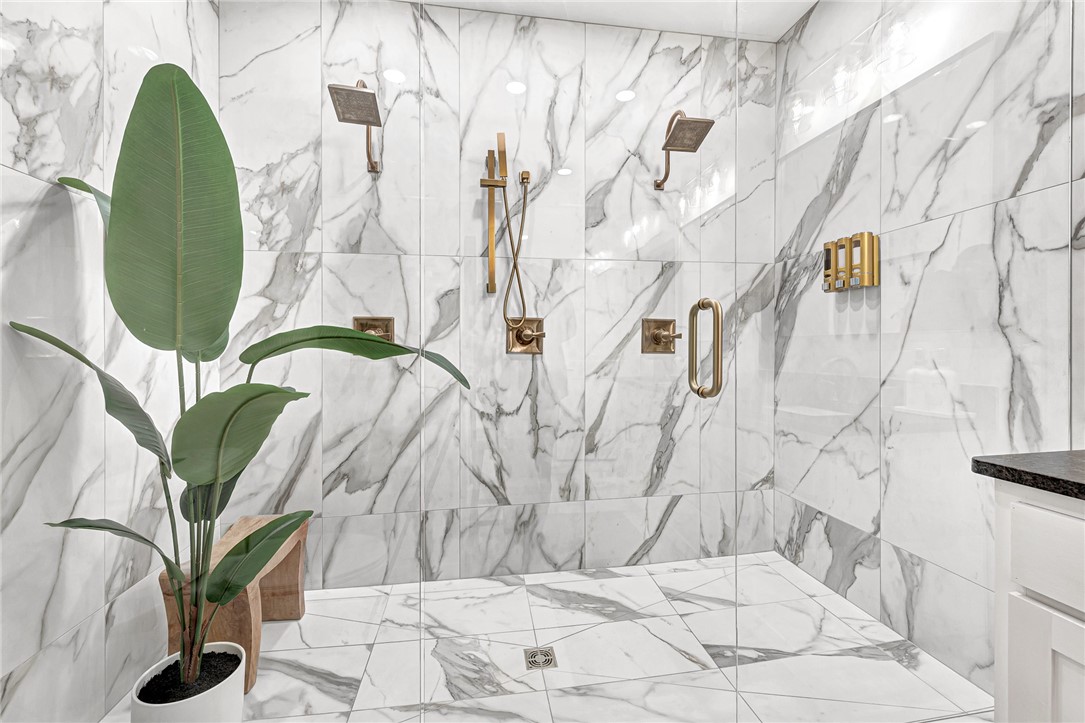 Subdivision: 21-16-30 FAYETTEVILLE OUTLO - Residential Lease