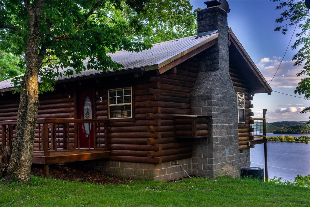Beautiful resort with breath taking views of Beaver Lake! Seasoned business that has so much to offer the guests that stay there. The large tract of land allows for expansion of additional lodging units, trails, and so much more. Currently it has 6 individual cabins, 2 family cabins and 4 suites in the office building. Go to the website for video and pictures. sugarridgeresort.com
