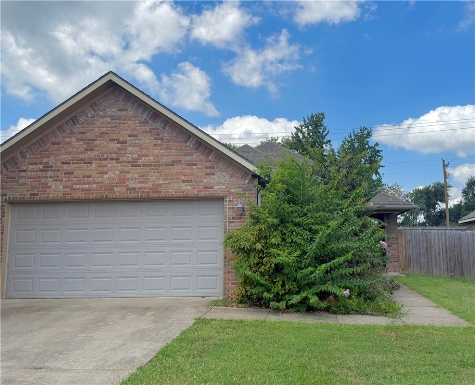 Welcome to this beautiful, all-brick residence in Highpointe subdivision! Discover a home that perfectly combines comfort, convenience, and opportunity. Whether you’re searching for a smart investment property or an ideal first home, this residence is ready to impress. Just a short drive from Walmart Headquarters and vibrant Downtown Bentonville, you’ll enjoy quick access to shopping, dining, and entertainment. Move-in ready with a washer, dryer, and refrigerator included, it offers both ease and practicality. With its functional layout and low-maintenance appeal, it’s an excellent rental option while also providing an affordable opportunity for first-time buyers. A rare find that blends value, location, and potential all in one!