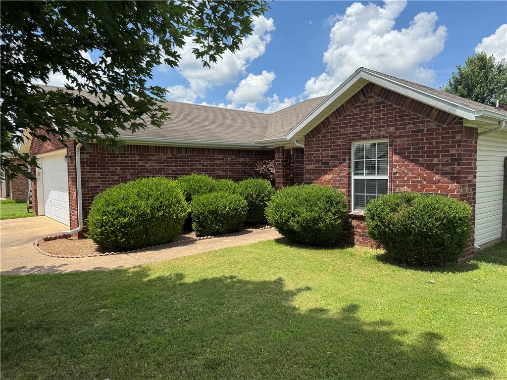 6404 SW High Meadow Blvd., Bentonville. Cute 3 Br, 2 Bath, 2 Car Garage, Brick & Vinyl home in rural area of Bentonville. Crown molding, Ceiling fans, Carpet, laminate and ceramic tile flooring. Wood burning fireplace, Privacy fenced backyard. Nicely Landscaped.