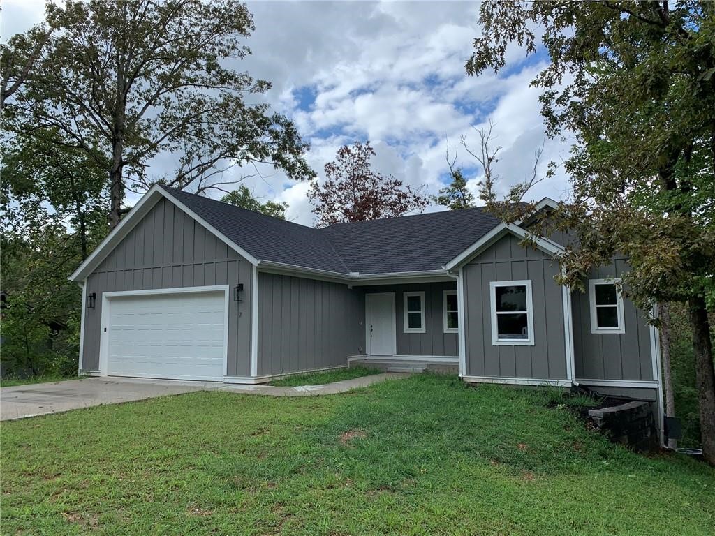 Don't miss out on this beautifully built home in Bella Vista. Home backs up to one of the many mountain bike trails. Home features open kitchen / living room area with custom cabinets and stainless appliance package. Master comes with large walk in closet and whirlpool tub. Two covered decks for all your entertaining needs!
