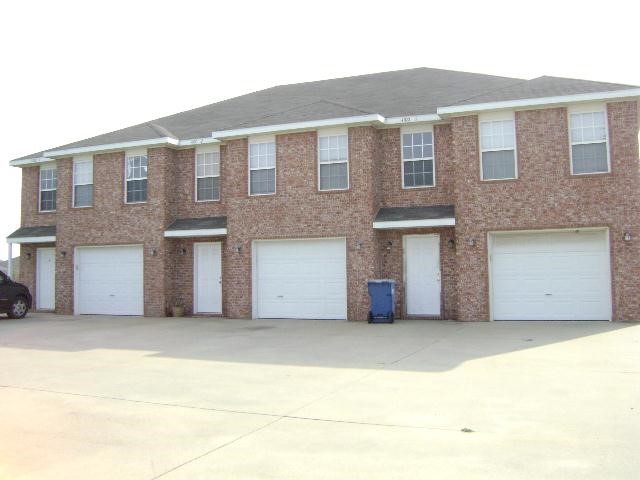 ***Winter Special - Half off first month rent *** Affordable 2 Story, 3 Bedroom, 2 Bath property featuring wood laminate flooring in living and dining rooms, all appliances except for washer & Dryer, ceramic tile in wet areas and a fenced in back yard.