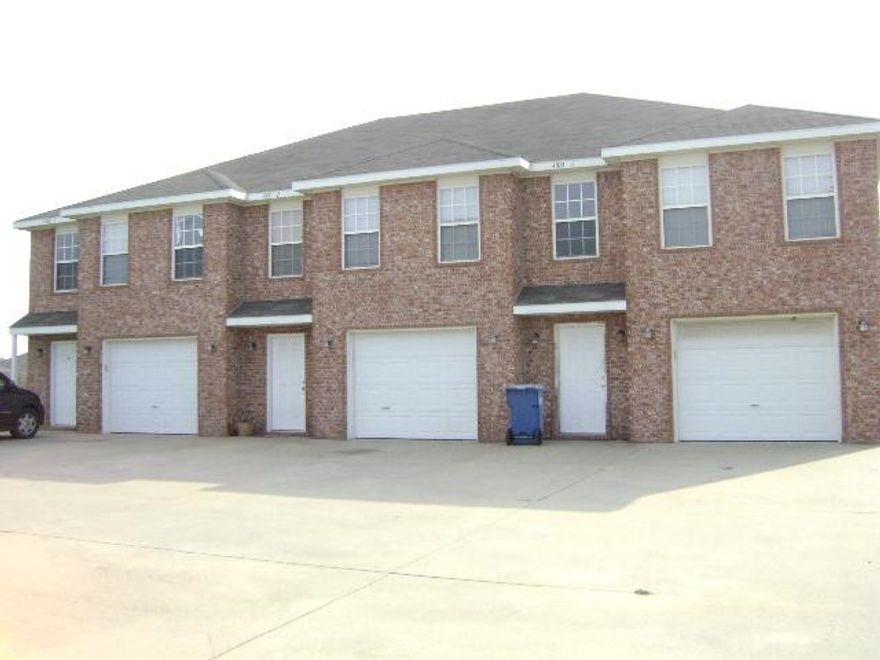 ***Winter Special - Half off first month rent *** Affordable 2 Story, 3 Bedroom, 2 Bath property featuring wood laminate flooring in living and dining rooms, all appliances except for washer & Dryer, ceramic tile in wet areas and a fenced in back yard.
