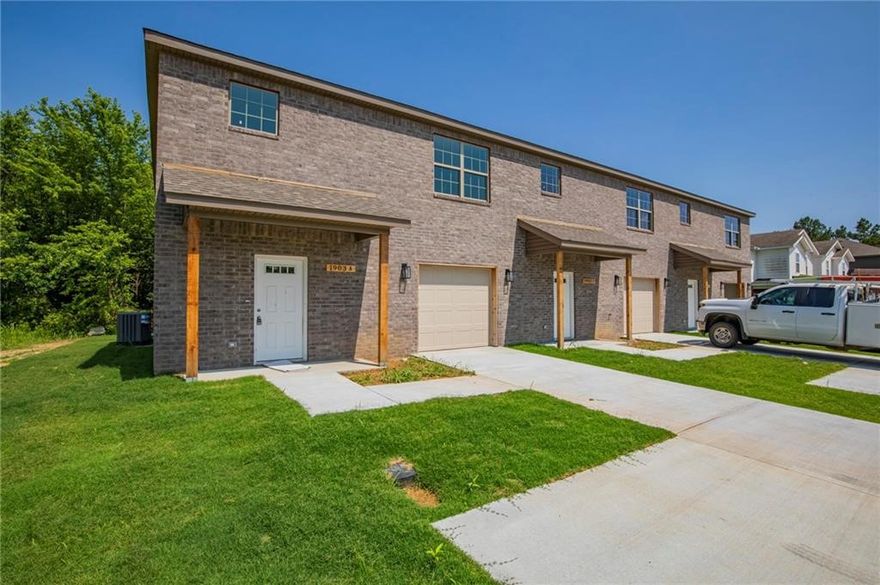 New Construction Tri-Plex in Siloam Springs. 3 bedrooms 2.5 baths. Main living area has vinyl plank wood
style flooring through main living area, carpet in bedrooms. Kitchen features granite counters and
stainless appliances, includes refrigerator, over range microwave and pantry. 1/2 bath on main level. 3
bedroom and 2 full baths upstairs. Also included washer and dryer. Fenced yard.