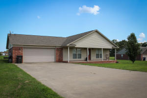 Imagine coming home to this beautiful spacious home located on dead end street in Pottsville school district , located close to town with large over sized garage and covered patio area, tray ceiling. In a very popular neighborhood. This house won't last long. garage is 24'x 31' dimensions from tax records