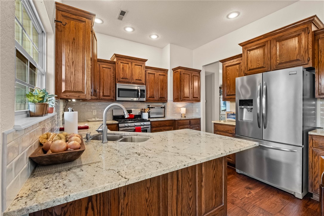 Whispering Timbers Ph 13 Rogers - Residential