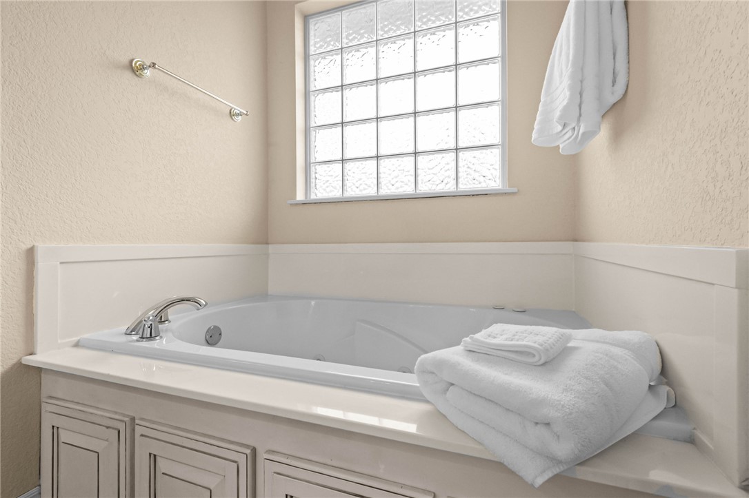 Whispering Timbers Ph 13 Rogers - Residential