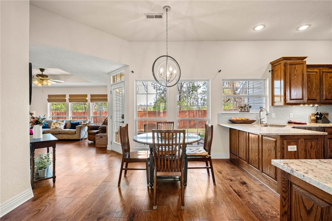 Whispering Timbers Ph 13 Rogers - Residential