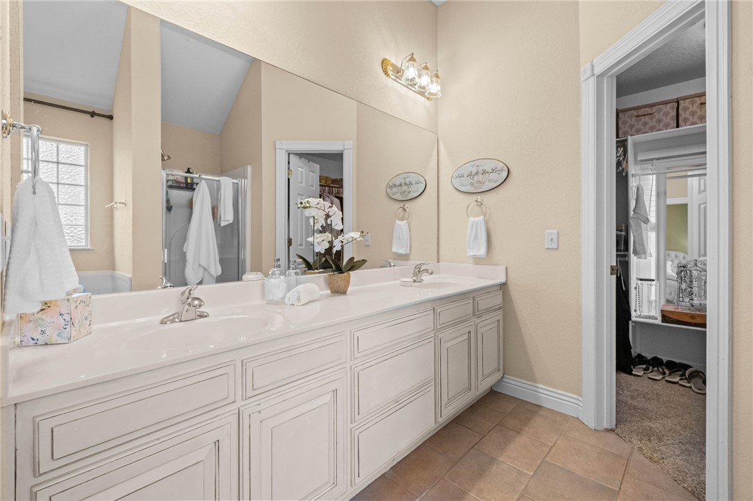 Whispering Timbers Ph 13 Rogers - Residential