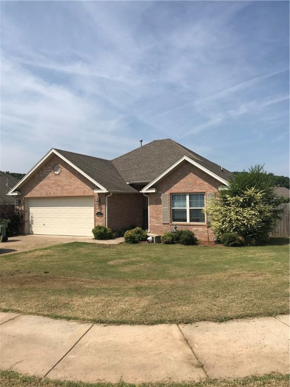 Great starter home, or rental! 3 bedroom, 2 bath, 2 car garage with fenced backyard in quiet culdesac! The home offers a split floorplan, fireplace, master with double sinks, whirlpool tub, and separate shower!
Seller is in the process of moving out; professional pictures to come. Do not let cats out!