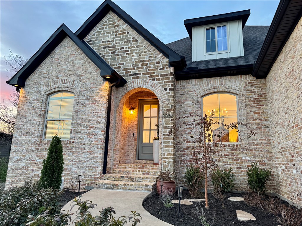 Beautifully updated Stone Mountain home is move-in ready. Recent renovations to kitchen and primary bath enhance both style and function. Main level offers 3 spacious bedrooms, including the primary, plus a dedicated office. Upstairs, a private 4th bedroom suite has a 2nd living area and full bath that can be closed off from the rest of the home — perfect for the noisiest occupants! The kitchen is a gorgeous showstopper with designer finishes, new countertops, Kucht gas range, and chic coffee bar. The touch-faucet is a game-changer, adding ease to everyday tasks. Vaulted ceiling adds extra grace to the open living area. Step outside to enjoy the large covered patio and serene backyard. Practicality meets convenience in the 3-car garage with clever "Yours and Mine" layout, built-in cabinetry, offering ample storage and parking options. From the grand stone entry at Hwy 265, enjoy the curving drive up the mountain to arrive at this very special community!