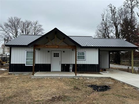 Photo of 1212 E Elm Street, Westville, OK 74965 (MLS # 1341443)