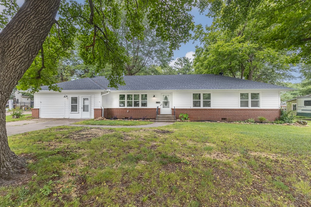 Lowest price per square foot on a redone home you can find! Donāt miss this newly renovated yet preserved retro home on a flat, half an acre near SHS, hospitals, food, entertainment, grocery, and a hop skip and a jump from i49. New windows, water heater is 2-3 years old, fresh paint, new flooring, hvac 2-3 years old, roof is 4 years old, brand new gutters and gutter extensions. Enjoy new fixtures, fans, and fresh lighting with original wood floors throughout. Home is ranch style with 3 bedrooms on one side, with a large living room or extra bed room with full bath with stand up handicap accessible shower on the other side. Four entrance/exits to the home make this ideal for large groups, a short or long term rental! The backyard is fully fenced and ready for pets and/or gardening. Find lemon balm, mature shade trees, and a shed for lawn equipment in the massive backyard. This home is in the absolute heart of NWA! Open House Sun 10th 2-4pm