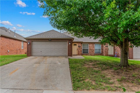 Photo of 286-288 W Copper Oaks Drive, Centerton, AR 72719 (MLS # 1352842)