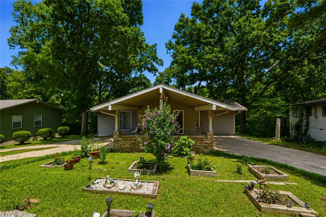 4 Cummings Lane