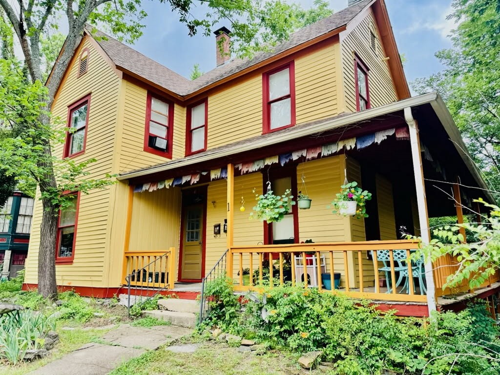 Charming Historic Multi-Family Property on the Historic Loop in downtown Eureka Springs! Built in 1910 and full of character, this classic property has been thoughtfully updated, including a freshly painted exterior (2025), new roof, and new water heaters (replaced in 2023)—making it move-in and investment-ready. Currently fully rented, this income-generating property features:
Two spacious 1-bedroom apartments
One 2-bedroom apartment
Each unit has its own unique charm, and tenants love the unbeatable location. Situated just steps from downtown shops, restaurants, and galleries, this property offers a truly walkable lifestyle in one of Arkansas’s most iconic towns. Whether you're looking to expand your investment portfolio or start your journey with a reliable rental property, this historic gem offers both stability and upside in a high-demand area. Schedule your showing today to see a fantastic investment opportunity!
Cross-listed as MLS 1312085