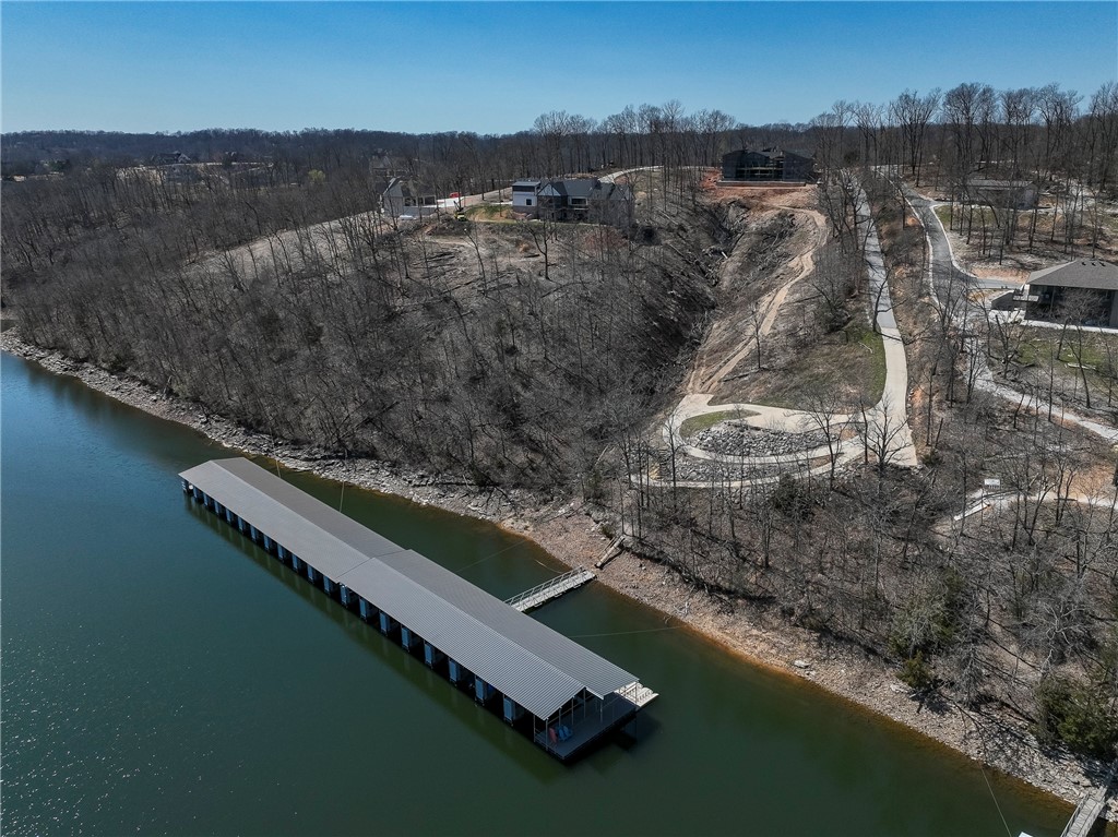 Hawks Landing On Beaver Lake Rurban - Residential