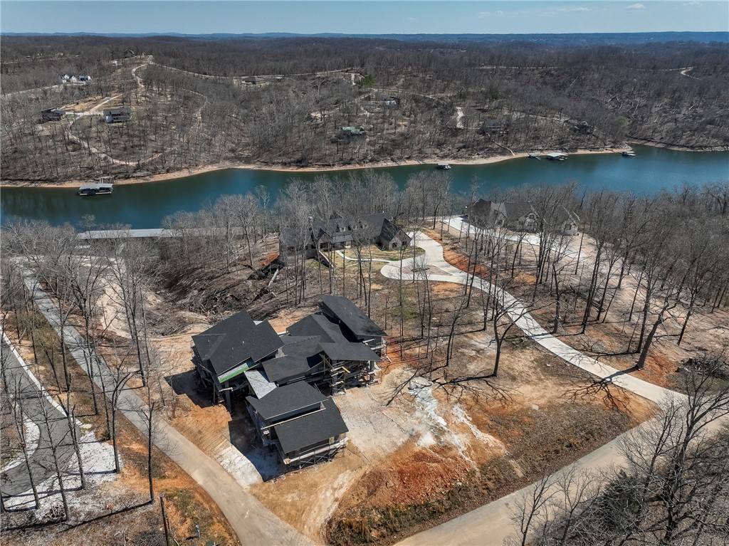 Hawks Landing On Beaver Lake Rurban - Residential