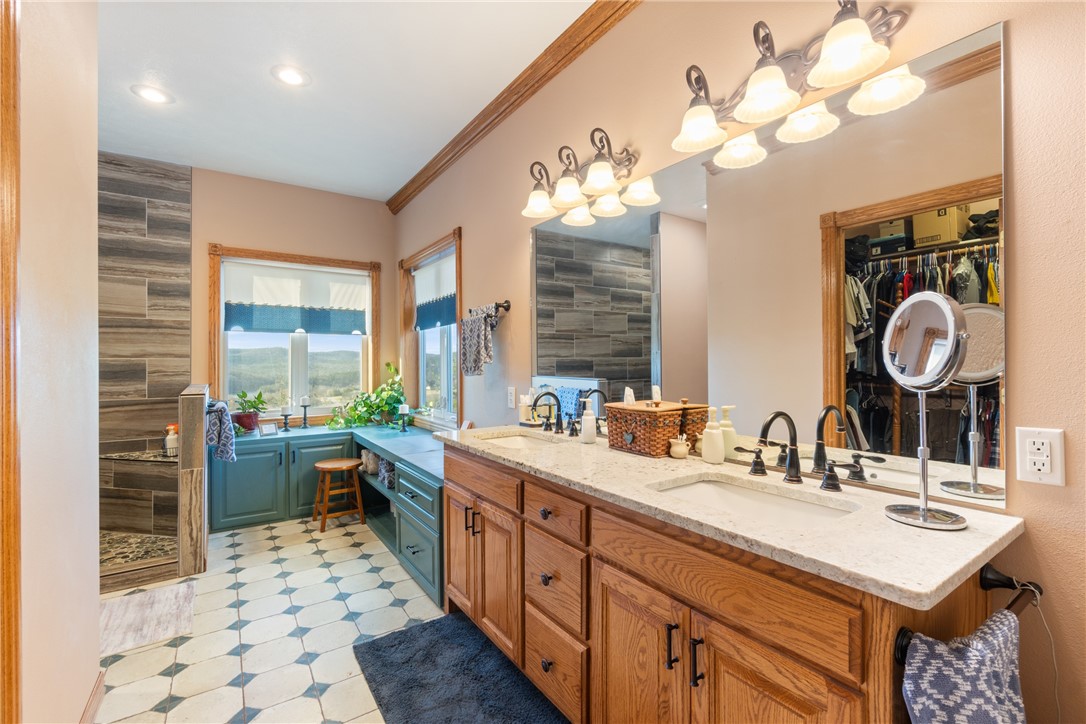 Unit 117 Holiday Island - Residential