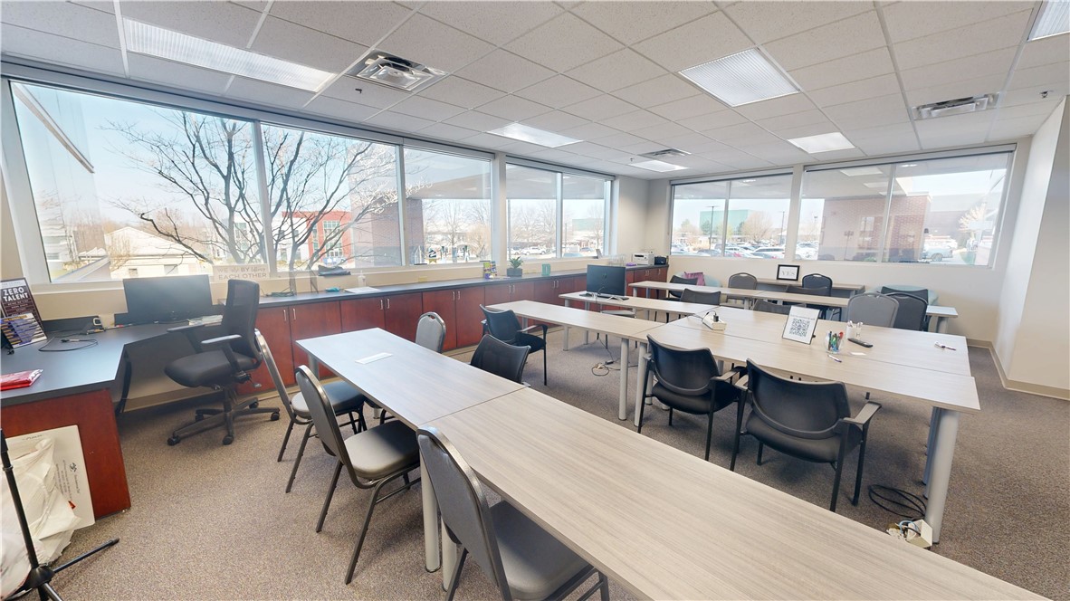 Pinnacle Pointe Ph 2 Rogers - Commercial Lease