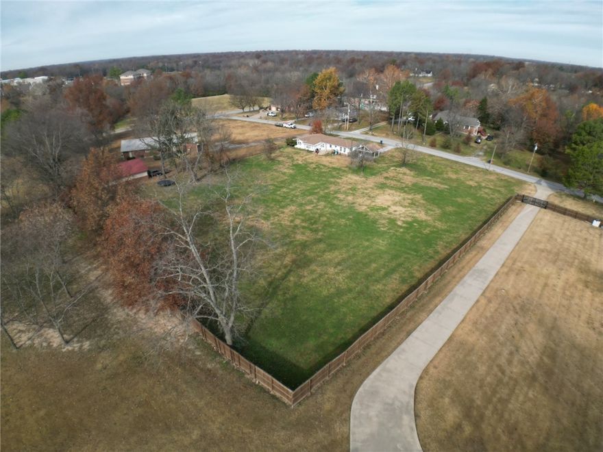 Exceptional investment and development opportunity in a prime Siloam Springs location within walking distance to JBU! A 1,152 sq ft home currently sits on the property, providing the option for rental income, a temporary residence while you build, or a long-term asset to complement future development. Whether you're envisioning multiple new builds, an income-producing project, or a personalized dream home, this versatile property delivers outstanding potential in an unbeatable location. Opportunities like this are rare—don’t miss it!