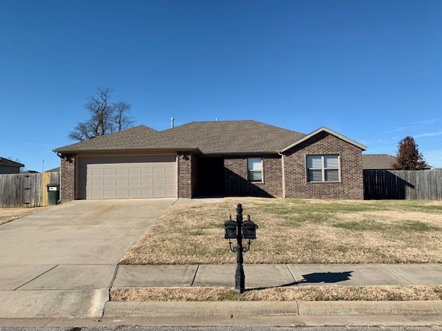 Very nice 4 bed 2 bath home just minutes from the Bentonville square and Walmart Home Office. This property includes tile in all wet areas and a spacious privacy fenced yard.