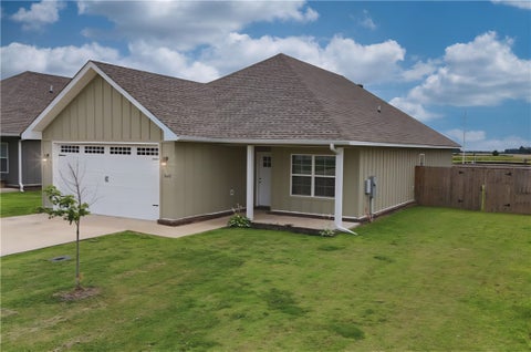 Photo of 3647 Red Maple Way, Jonesboro, AR 72704 (MLS # 1352720)