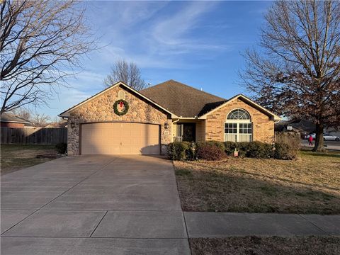 Photo of 400 Willow Street, Gentry, AR 72734 (MLS # 1331229)