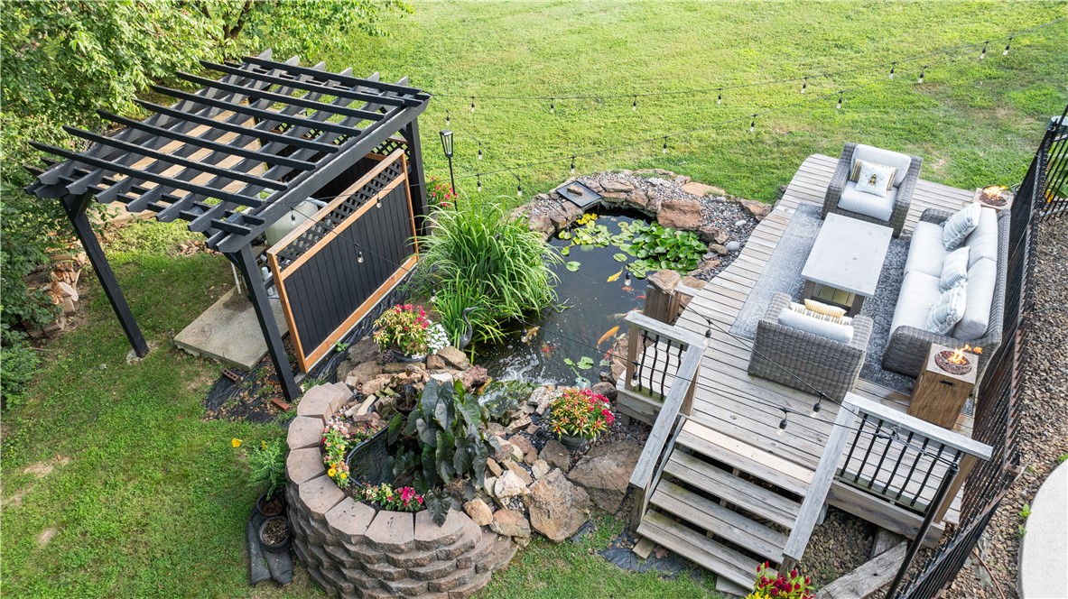 Soaring Hawk Sub Cave Spgs - Residential