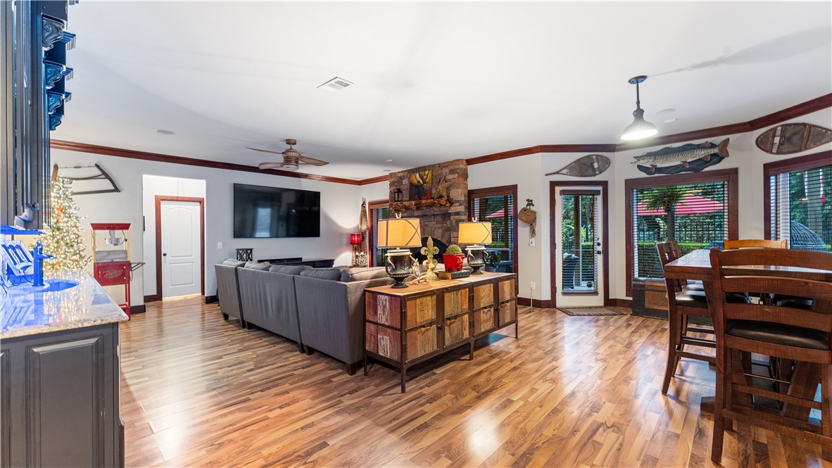 Soaring Hawk Sub Cave Spgs - Residential