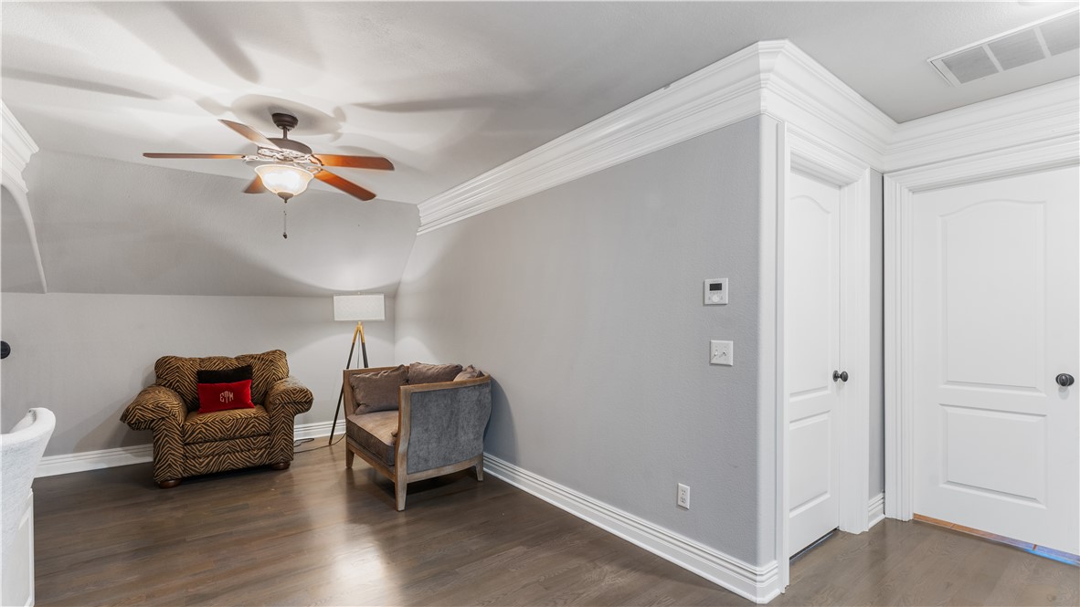 Soaring Hawk Sub Cave Spgs - Residential