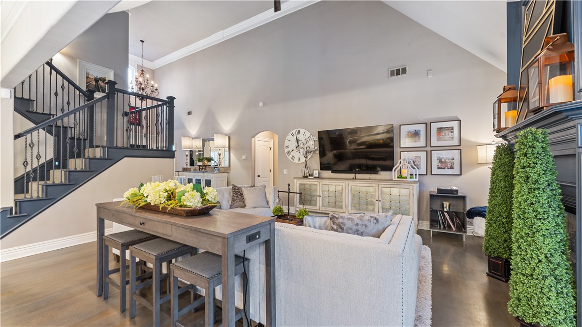 Soaring Hawk Sub Cave Spgs - Residential