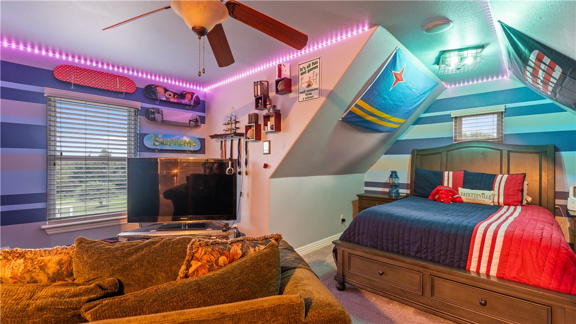 Soaring Hawk Sub Cave Spgs - Residential