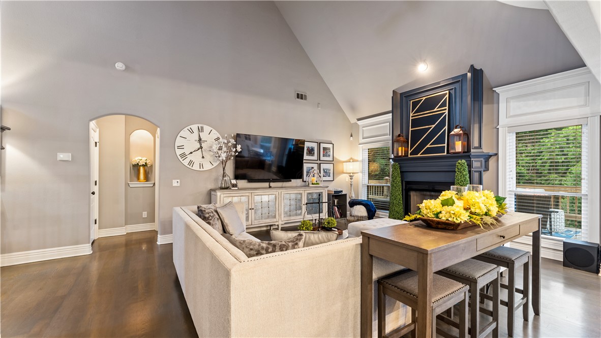 Soaring Hawk Sub Cave Spgs - Residential