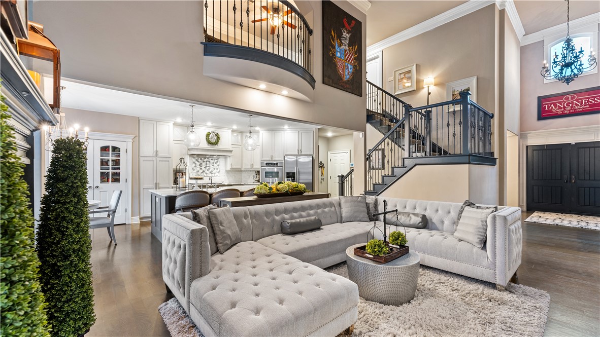 Soaring Hawk Sub Cave Spgs - Residential