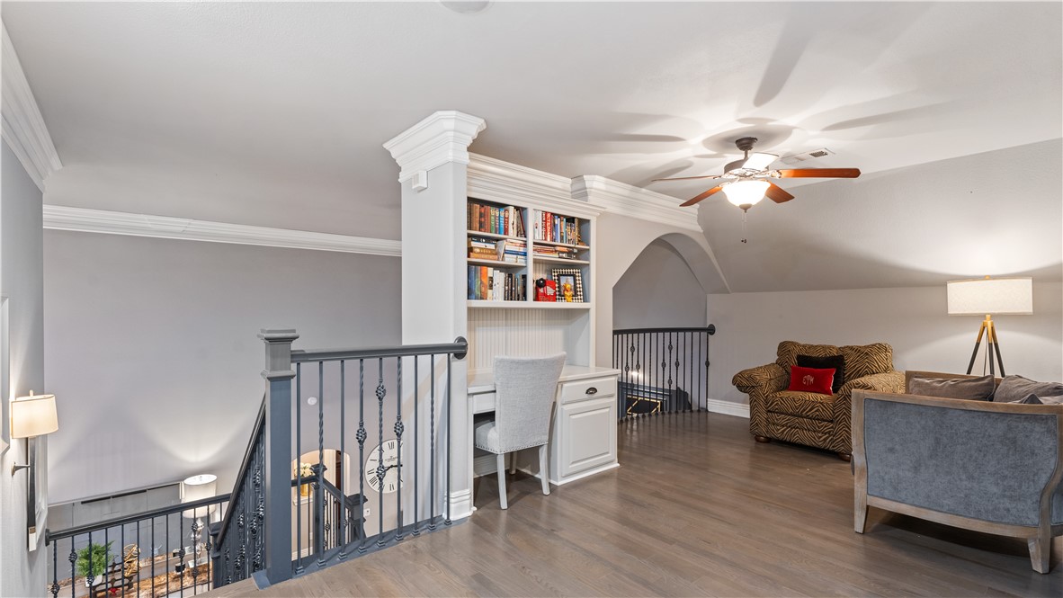 Soaring Hawk Sub Cave Spgs - Residential