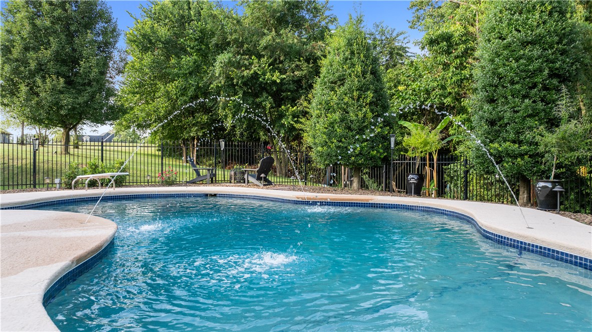 Soaring Hawk Sub Cave Spgs - Residential