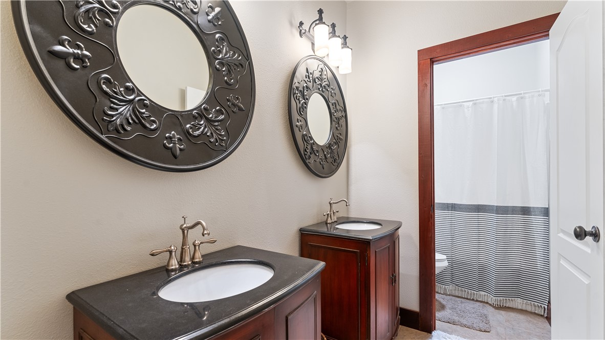 Soaring Hawk Sub Cave Spgs - Residential